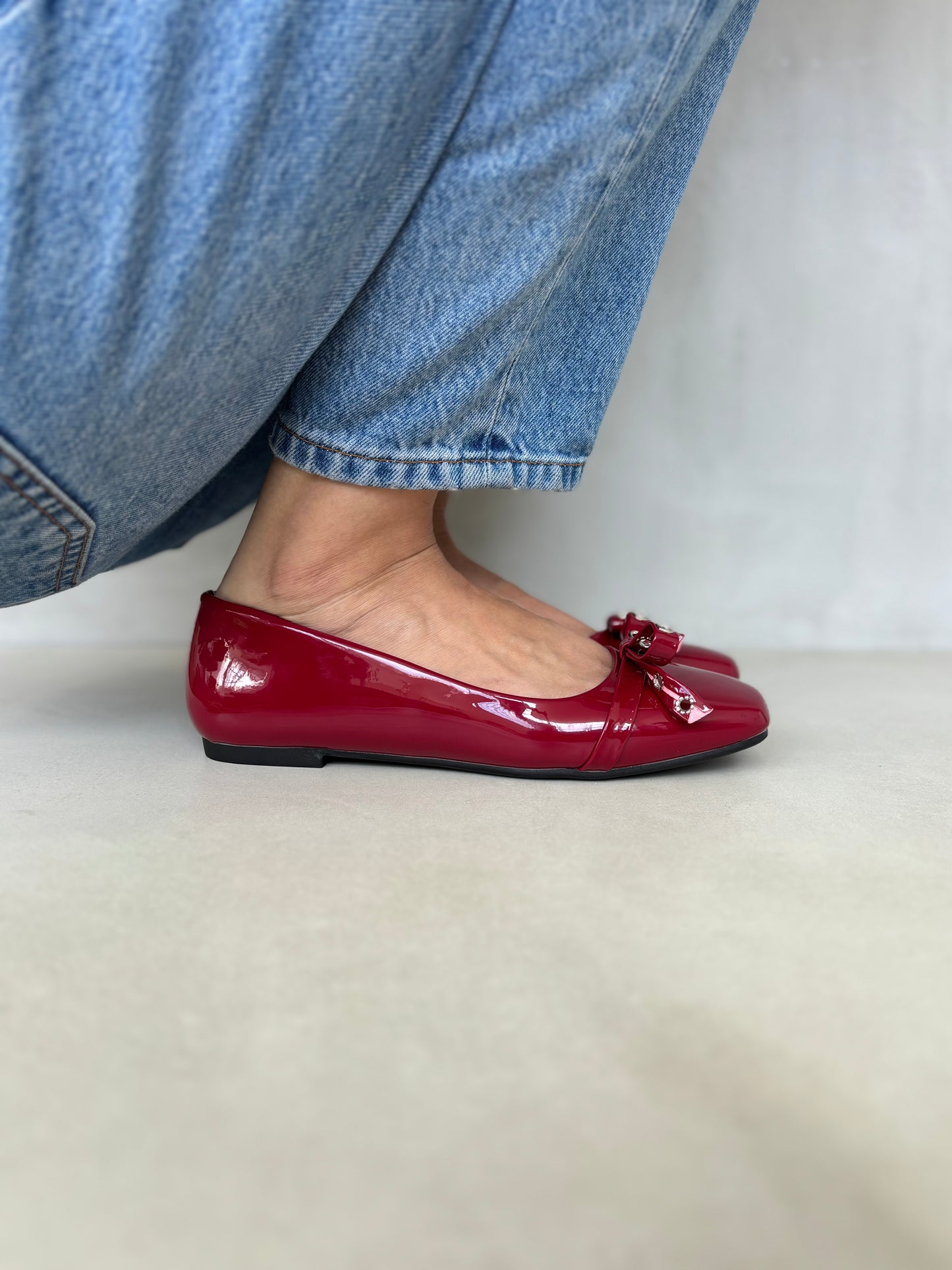 14459 – Bailarinas Burdeos de Charol con Lazo Frontal