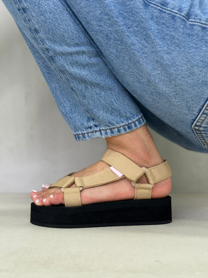 14050 - Sandalias Beige con Plataforma Negra ARREGLAR CODIGO