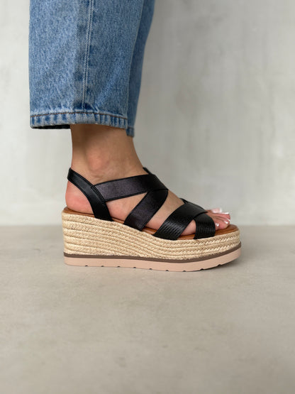 13748 - Sandalias para Mujer en Negro con Cuña de Yute y Tiras Elásticas