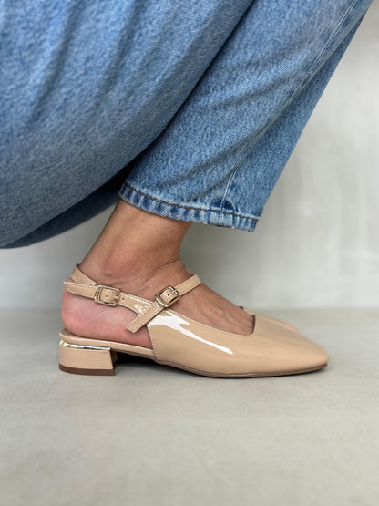 14061 - Zapatos Slingback Nude en Charol con Tacón Bajo