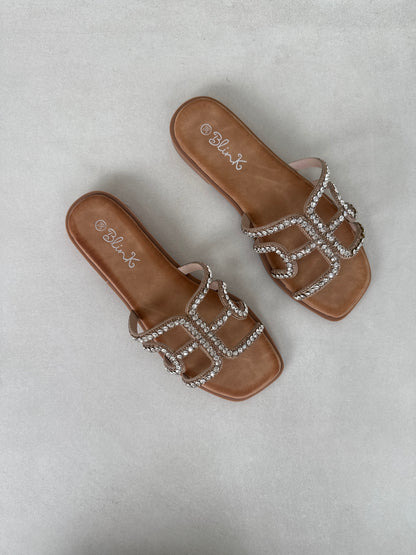 14497 – Sandalias Beige con Aplique de Brillos y Suela Plana