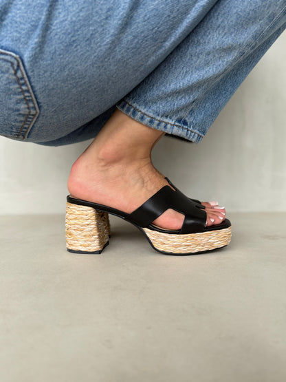 13755 – Sandalias de Tacón – Diseño Casual en Tonos Negro con Detalle Trenzado