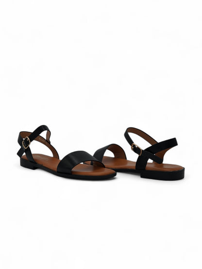 14410 – Sandalias Negras con Hebilla Dorada y Suela Baja