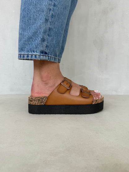 14282 – Sandalias khaki con plataforma y doble hebilla para dama