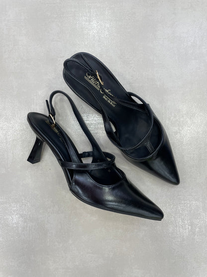 14426 – Zapatos Negros de Tacón Medio con Correa Cruzada