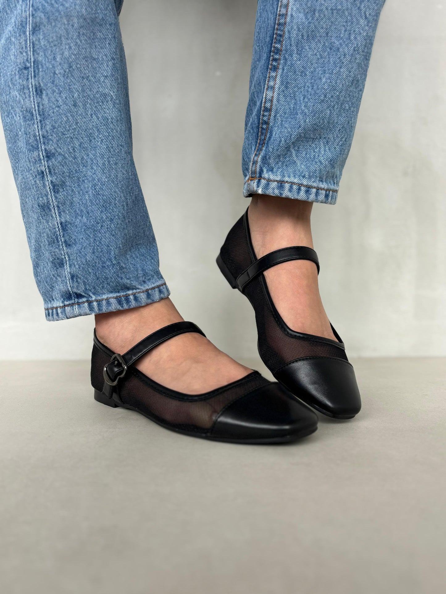 13768 - Bailarinas de Malla en Color Negro con Punta Satinada