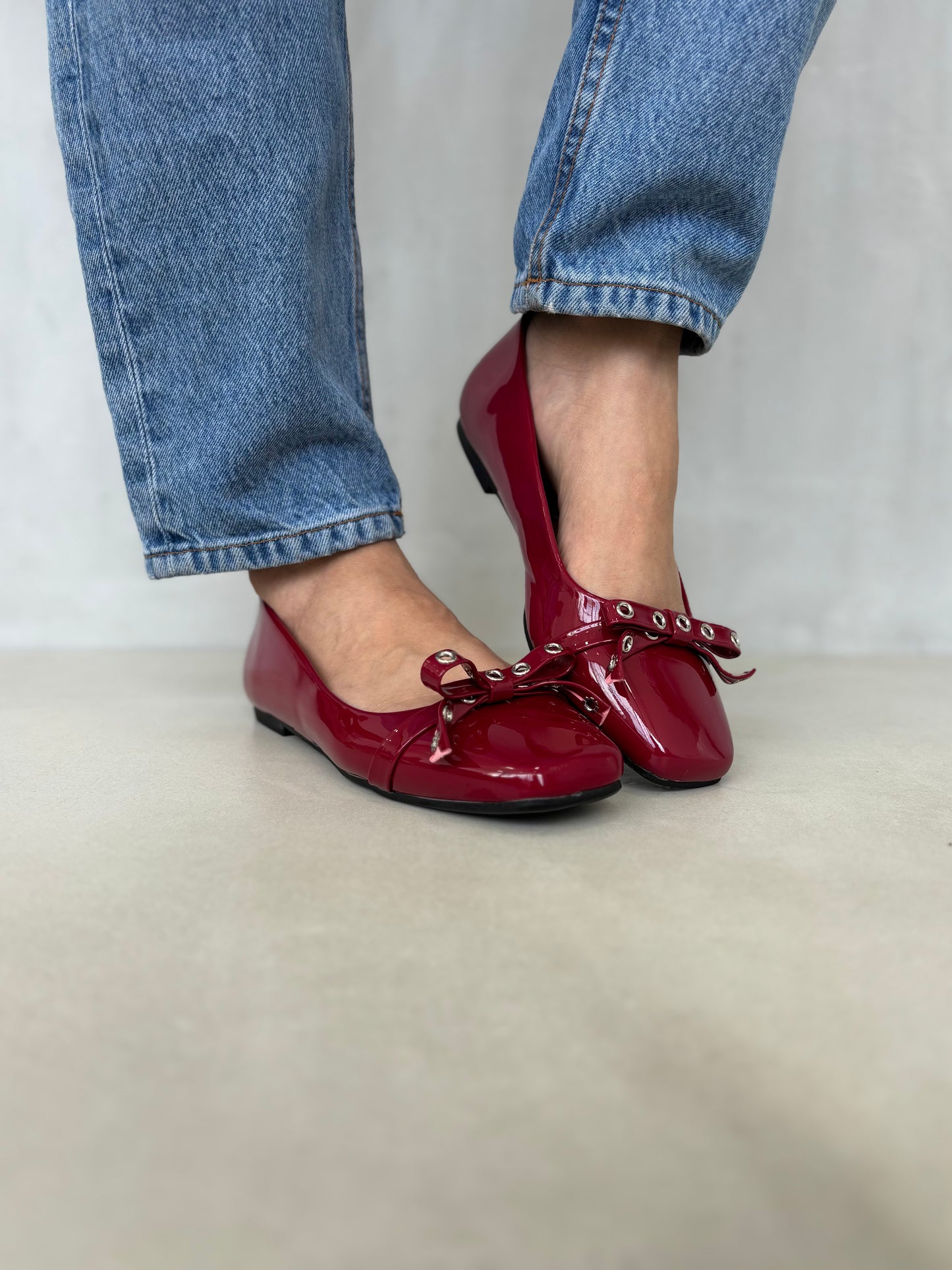14459 – Bailarinas Burdeos de Charol con Lazo Frontal