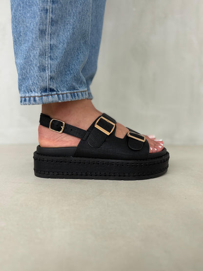 14347 – Sandalias Negras con Plataforma Alta y Hebillas Doradas