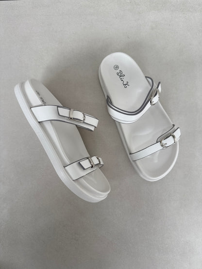 14487 – Sandalias Blancas con Doble Hebilla y Suela Ergonómica