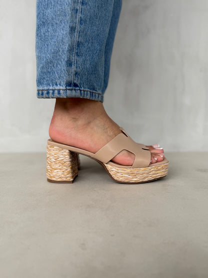 13754 - Sandalias de Tacón – Diseño Casual en Tonos Beige y Textura Trenzada
