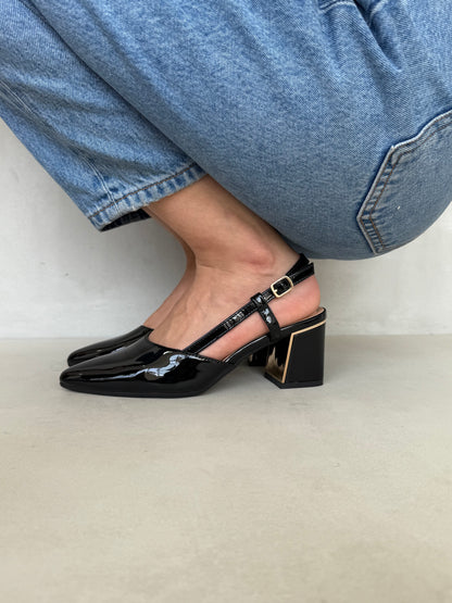 14343 – Zapatos de tacón negro charol con tiras cruzadas para dama