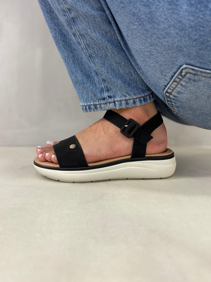 14368 – Sandalias Negras con Plataforma Ergonómica y Hebilla Ajustable