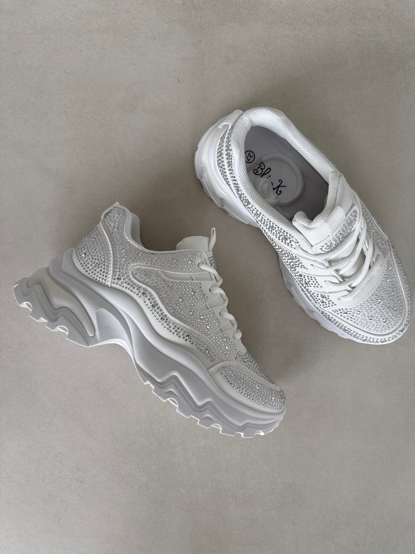 14440 – Zapatillas Blancas con Brillos y Suela Chunky