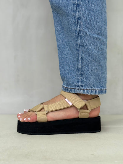 14050 - Sandalias Beige con Plataforma Negra ARREGLAR CODIGO