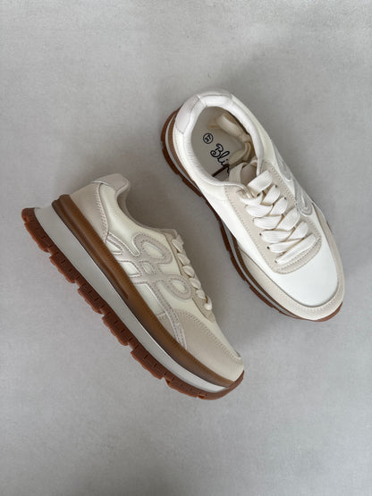 14434 – Zapatillas Beige con Suela Caramelo y Detalles en Textura Mixta