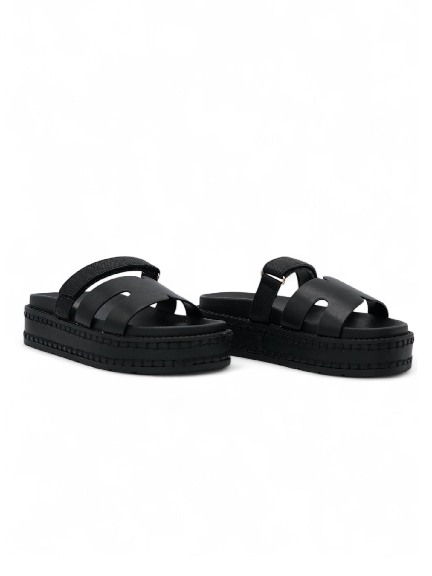 14344 – Sandalias Negras con Plataforma y Detalle de Costura Decorativa