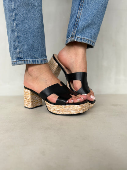 13755 – Sandalias de Tacón – Diseño Casual en Tonos Negro con Detalle Trenzado
