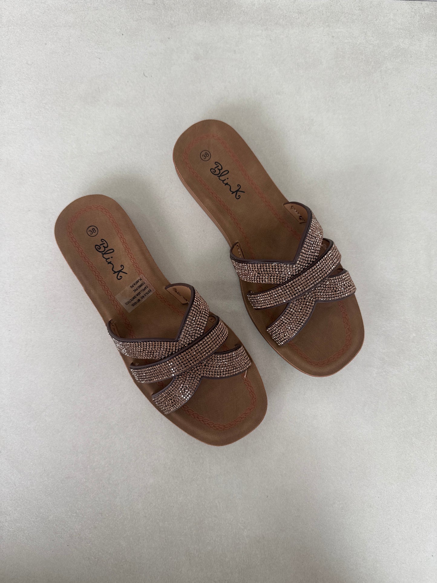 14502 – Sandalias Marrones con Brillo Cruzado