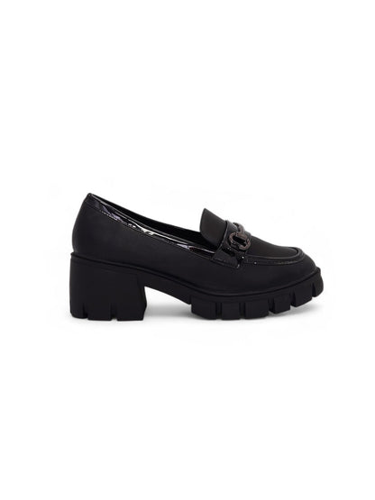 14064 - Mocasines para Mujer en Negro con Plataforma y Herraje Metálico