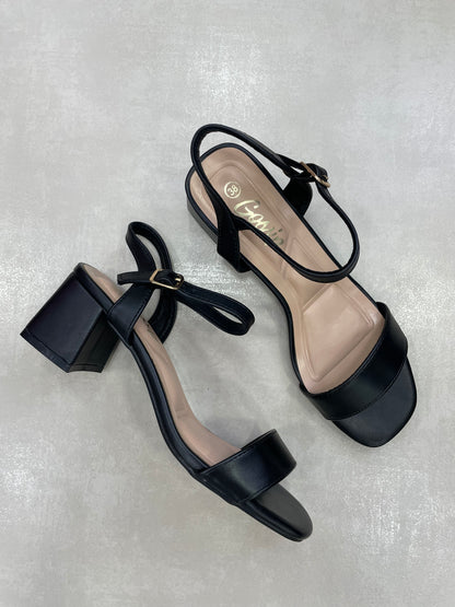 14334 – Sandalias negras con tacón cuadrado y pulsera ajustable para dama