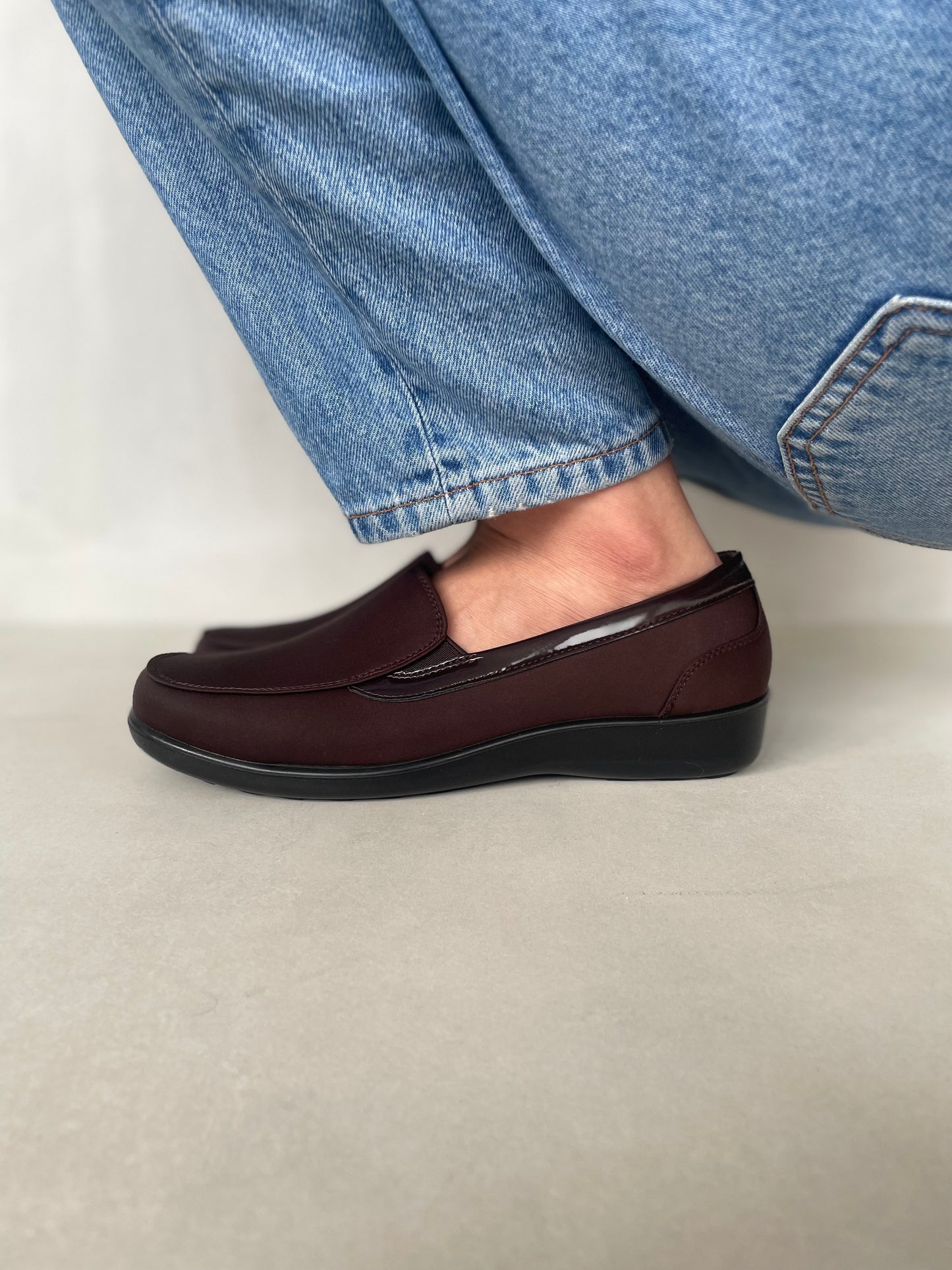 10546 – Zapatos Slip-On Marrón con Suela Ergonómica