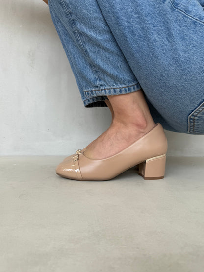 14253 – Zapatos de Tacón Medio Beige Crema