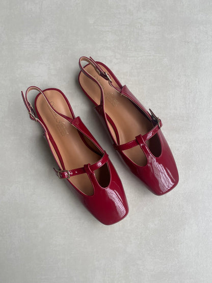 14456 – Bailarinas Burgundy en Charol con Hebilla Lateral.
