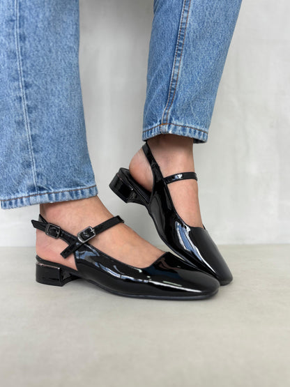 14062 - Zapatos Slingback Negros en Charol con Tacón Bajo