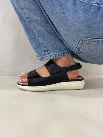 14356 – Sandalias Negras con Plataforma Ergonómica y Cierre Ajustable