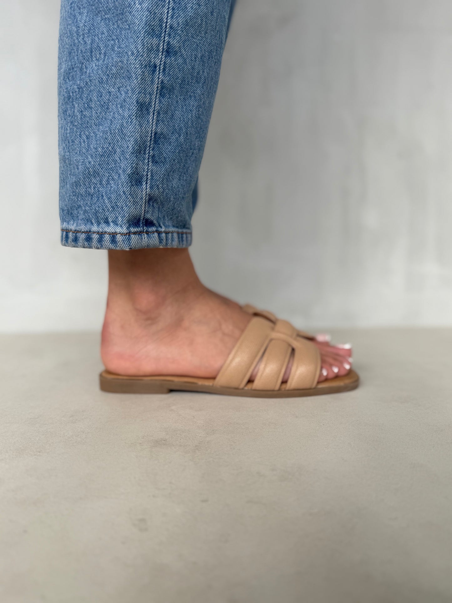 14044 - Sandalias Planas para Mujer en Color Terracota con Tiras Acolchadas