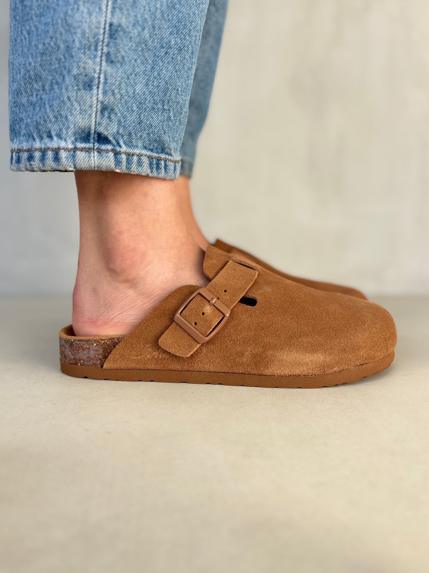 14373 – Sandalias tipo zueco color café tostado Unisex | Boston Zoé Shoes