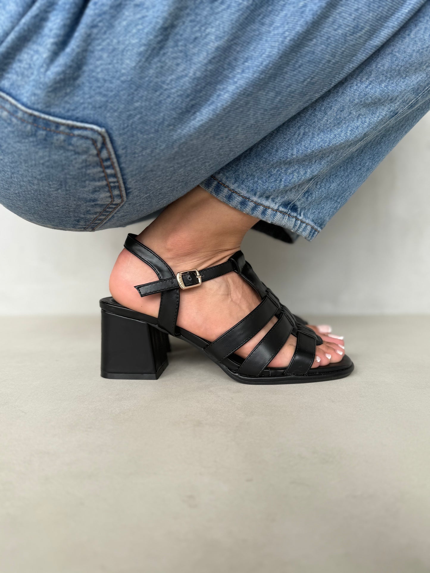 13504 - Sandalias de Tacón Medio para Mujer en Color Negro