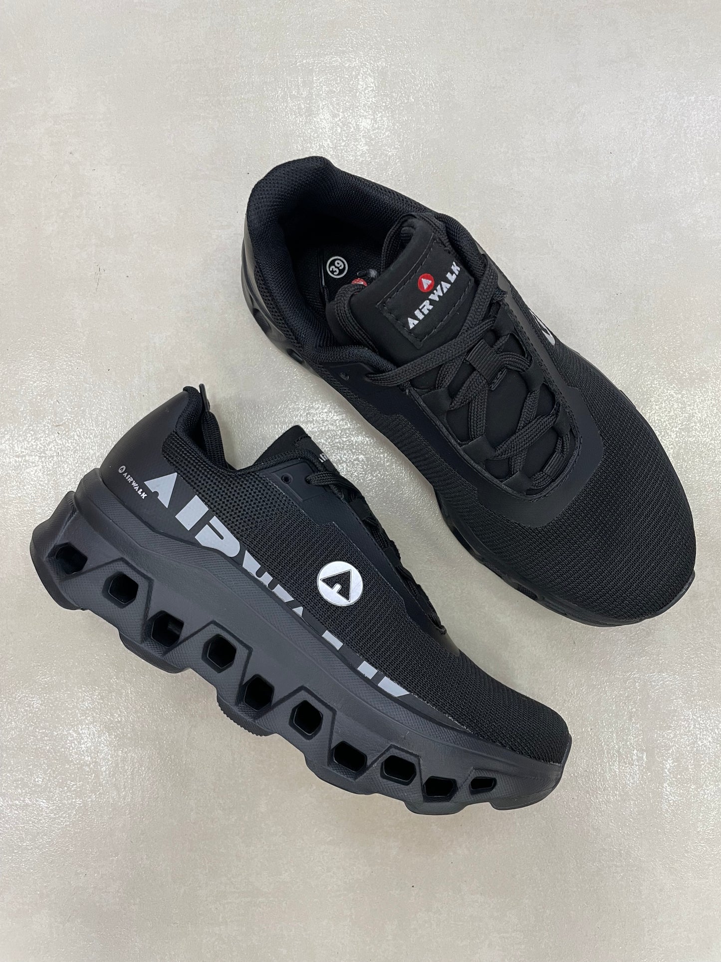 14295 – Tenis deportivos negros Airwalk para hombre