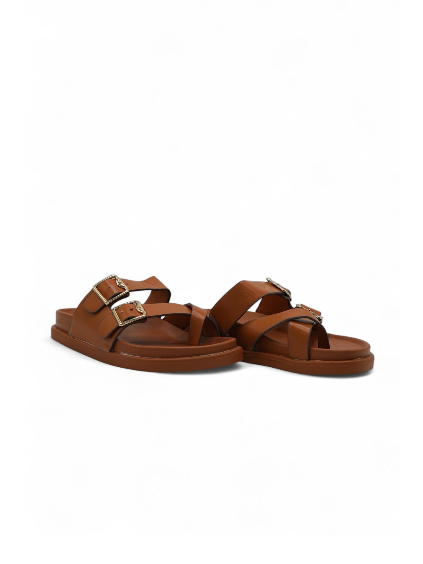 14493 – Sandalias Camel con Hebillas Doradas y Suela Ergonómica