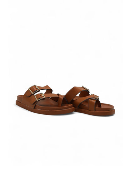 14493 – Sandalias Camel con Hebillas Doradas y Suela Ergonómica