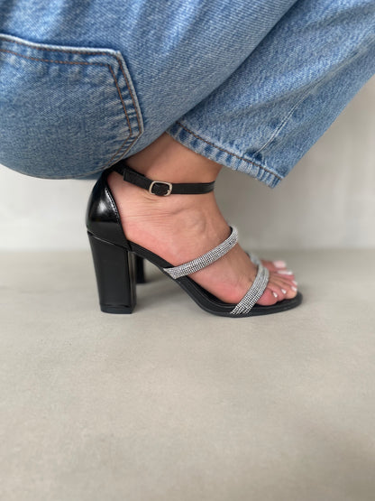 14331 – Sandalias Negras con Tacón Alto y Detalle Brillante