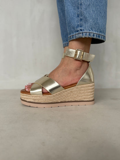 13746 - Sandalias para Mujer en Dorado Champagne con Cuña de Yute