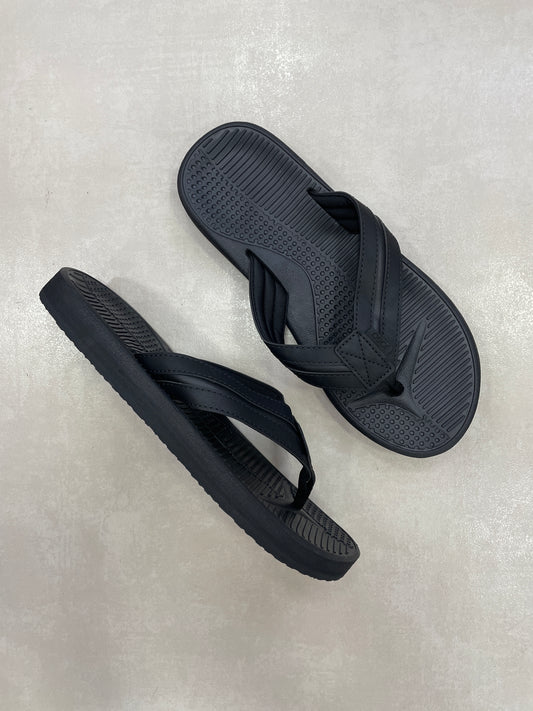 14397 – Chancletas Negras con Diseño Anatómico