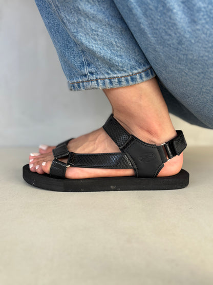 14379 – Sandalias Negras con Correas Ajustables para Dama