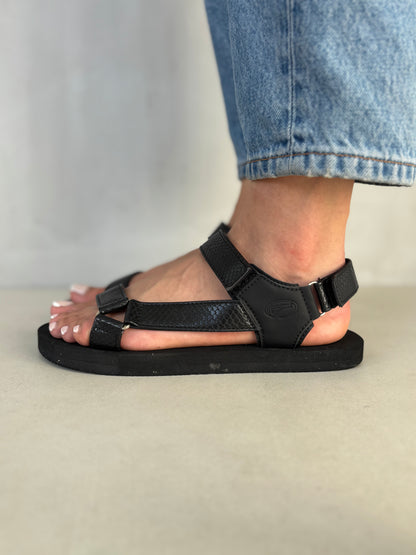 14379 – Sandalias Negras con Correas Ajustables para Dama