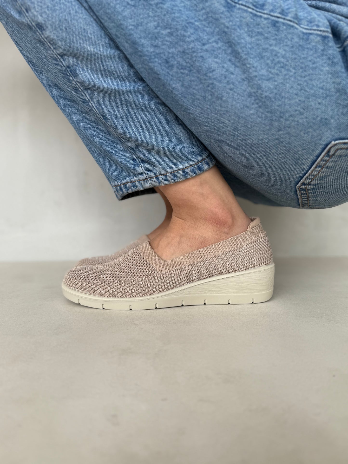 14083 – Zapatos Livianos Rosados con Plataforma Suave