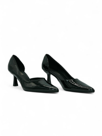 14423 – Tacones Negros de Charol con Punta Fina y Tacón Delgado