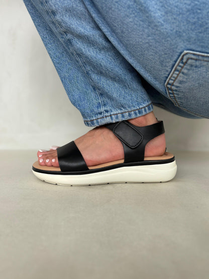 14359 – Sandalias Negras con Plataforma Ergonómica y Cierre de Velcro