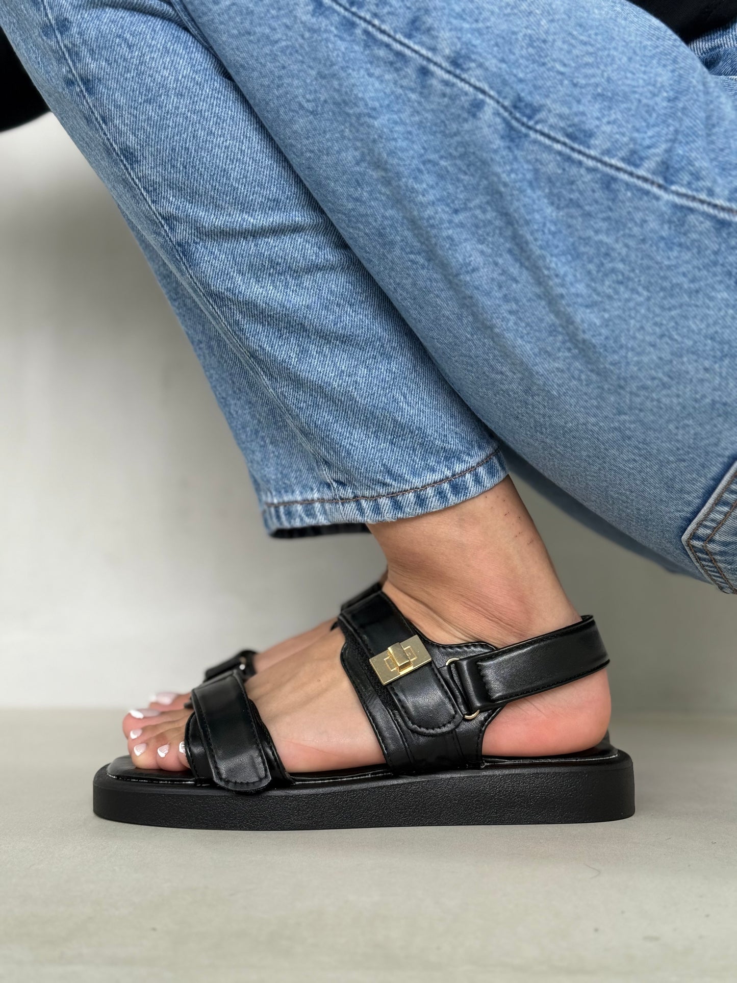 14045 - Sandalias con Velcro Ajustable