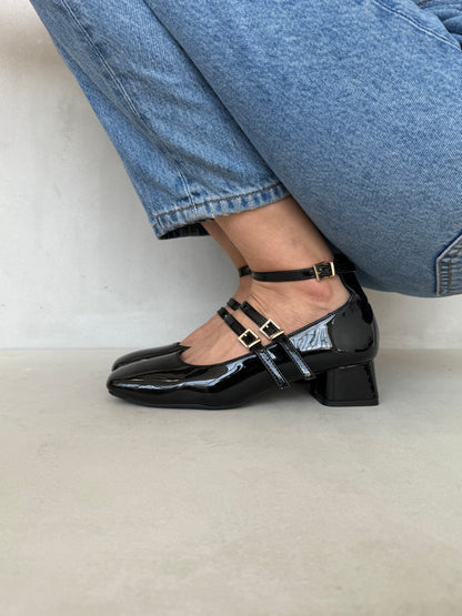 14313 – Mary Jane Negras de Charol con Doble Correa y Tacón Bajo