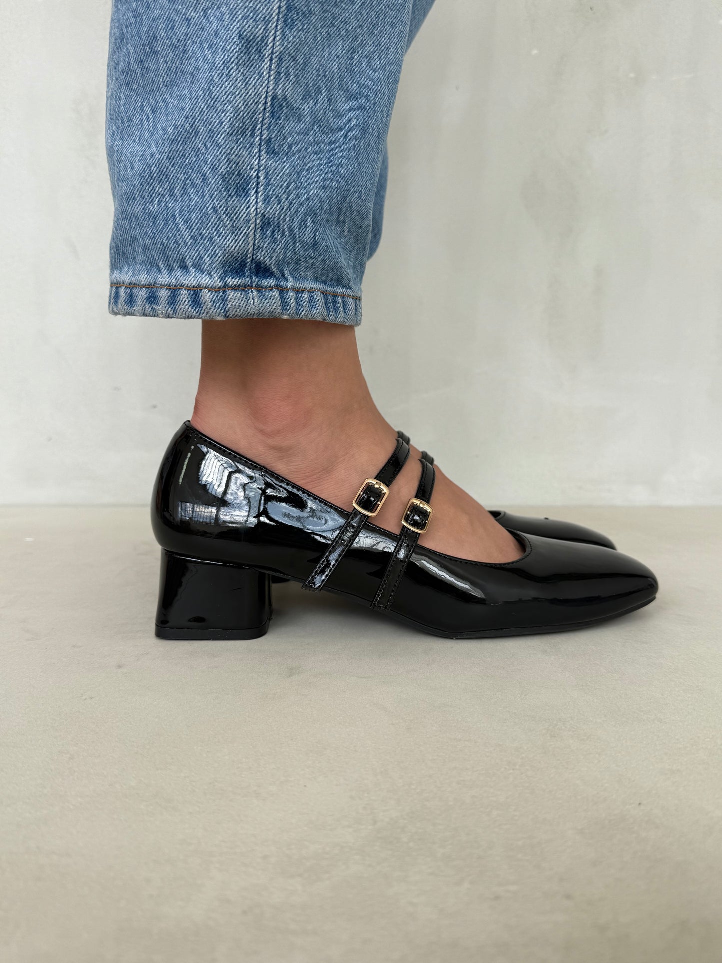 13463 - Zapatos de Tacón Bajo para Mujer en Charol Negro