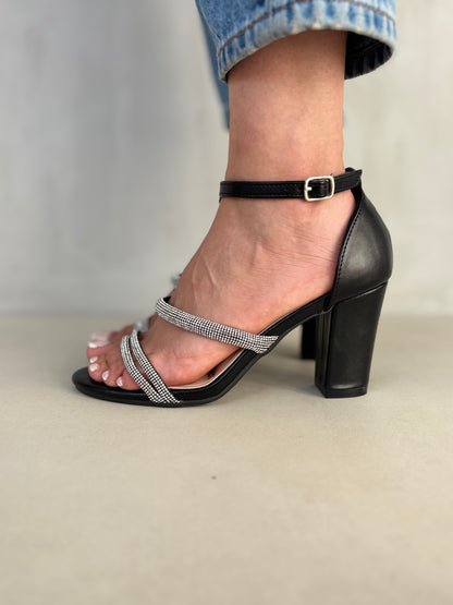 14330 – Sandalias negras con tiras brillantes y tacón alto para dama