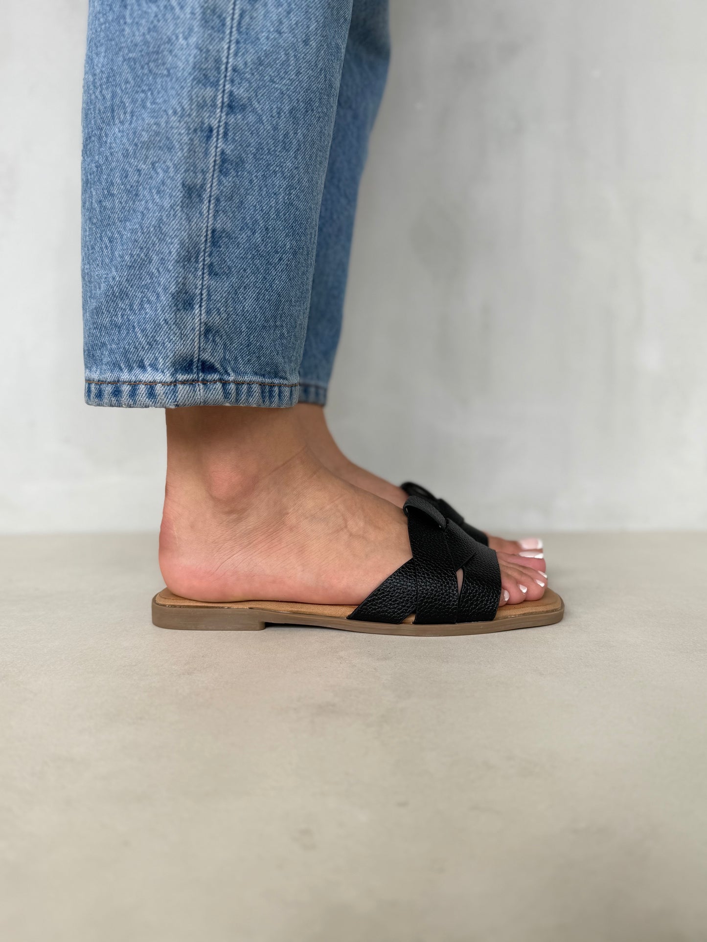 14018-Sandalias Planas de Mujer con Diseño Entrelazado