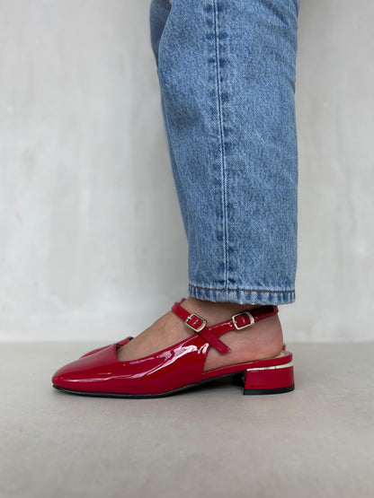 14063 - Zapatos Slingback en Charol Rojo con Tacón Bajo
