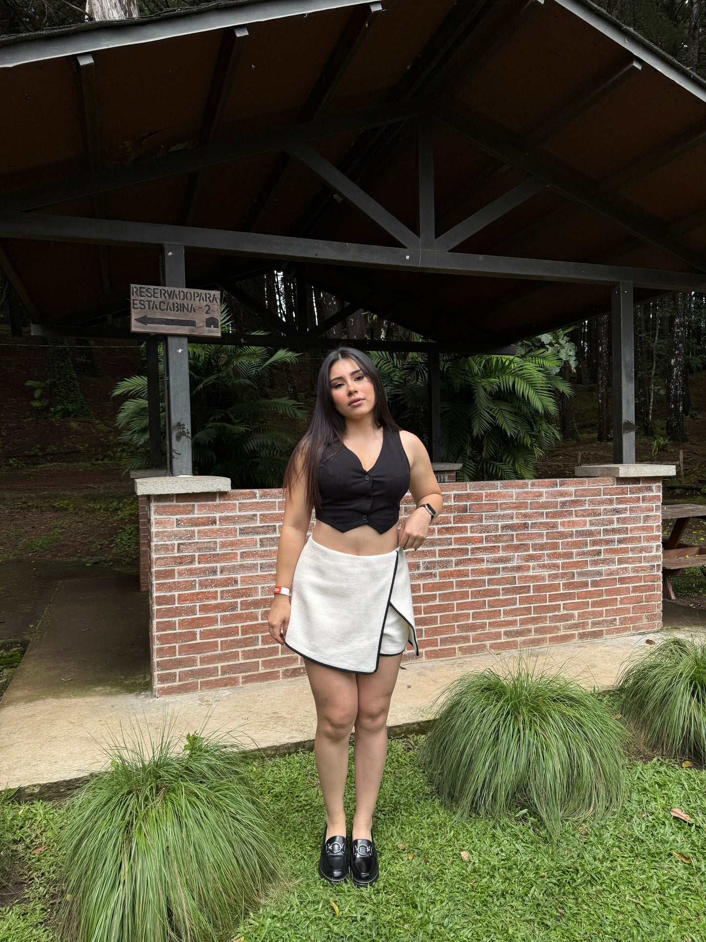 14068 - Mocasines con Tacón Bajo y Adorno Metálico